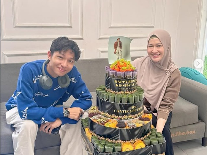 Okie Agustina momen makan
