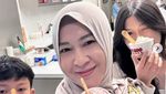 Potret Okie Agustina Asyik Minum Kopi di Kafe hingga Makan Gelato