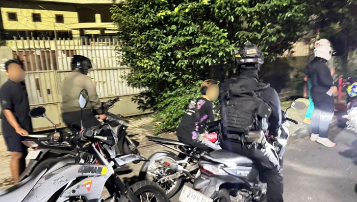 Patroli gabungan Brimob dan Sabhara bikin balapan liar di Jaktim bubar, Kamis (12/3/2026).