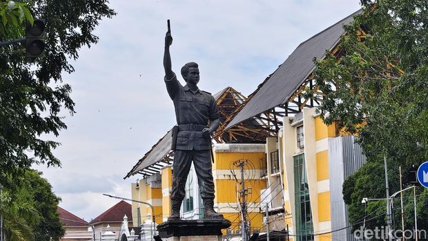 Patung Slamet Riyadi Patung Letkol Slamet Riyadi di Kota Solo.