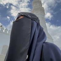 Paula Verhoeven membagikan kisah spiritualnya saat menjalani ibadah umrah diawal Ramadan 2026. Momen tersebut kemudian ia unggah di media sosial setelah kembali ke Indonesia.Foto: Dok. Instagram Paula Verhoeven