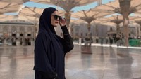 Dalam Instagram Stories miliknya, ibu dua anak itu mengatakan pengambilan foto KTP tersebut juga dilakukan dua kali. Foto: Dok. Instagram Paula Verhoeven