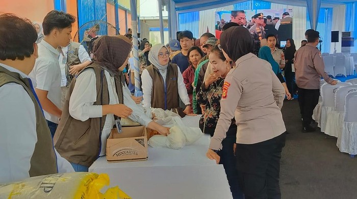 Pelaksaanan pasar murah di Palembang yang digelar Polda Sumsel dan Bulog Sumsel Babel