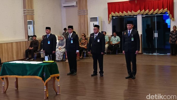 Pelantikan pejabat eselon II Pemkot Medan. (Rechtin Hani Ritonga/detikSumut)