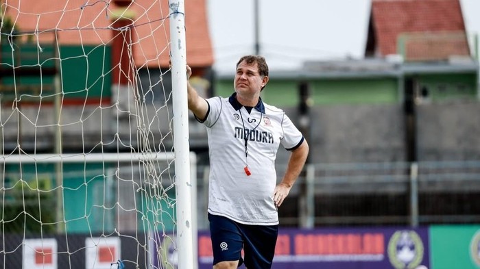 Pelatih Madura United, Carlos Parreira