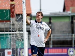 Hanya Sumbang 7 Poin dari 14 Laga, Madura United Pecat Carlos Parreira