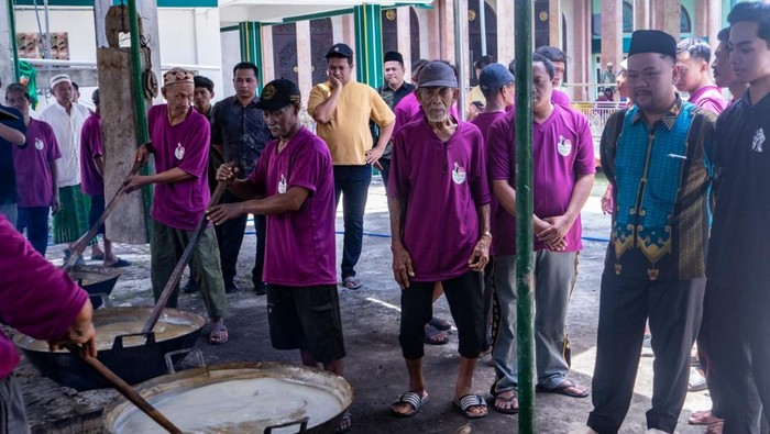 Pembuatan Kolak Ayam Sanggring di Gresik