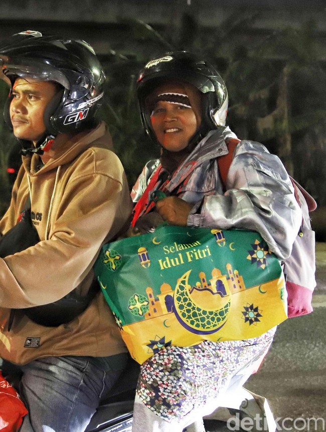 Pemudik Motor Mulai Melintas di Kalimalang, Lalu Lintas Masih Lengang