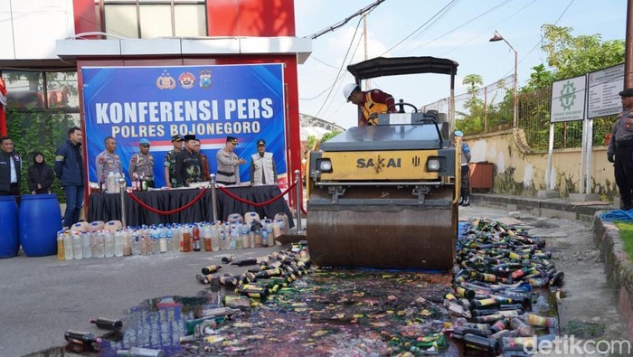 Pemusnahan miras oleh Polres Bojonegoro