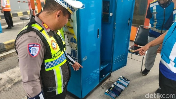 Pengecekan dan uji coba mobile reader di Exit Tol Nganjuk