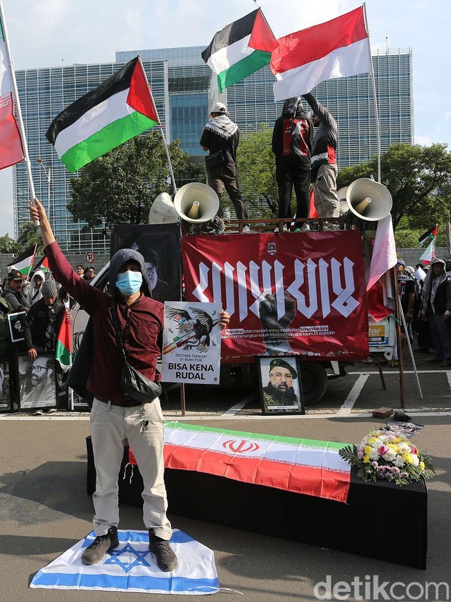 Peringati Hari Al-Quds, Massa Aksi Bela Palestina di Depan Kedubes AS