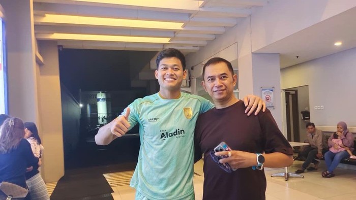 Kiper Persis Solo Muhammad Riyandi sempat pingsan di lapangan.