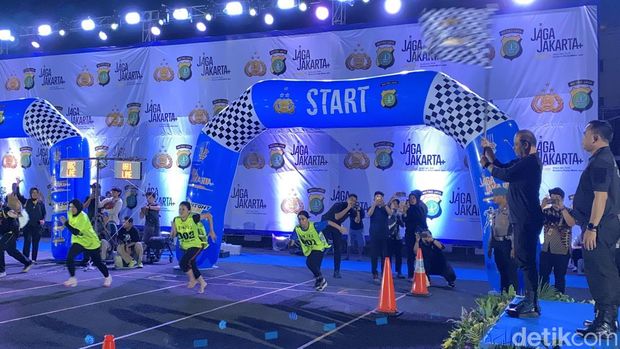 Polda Metro Jaya menggelar balap lari atau 'Night Run Jaga Jakarta'. (Devi/detikcom)