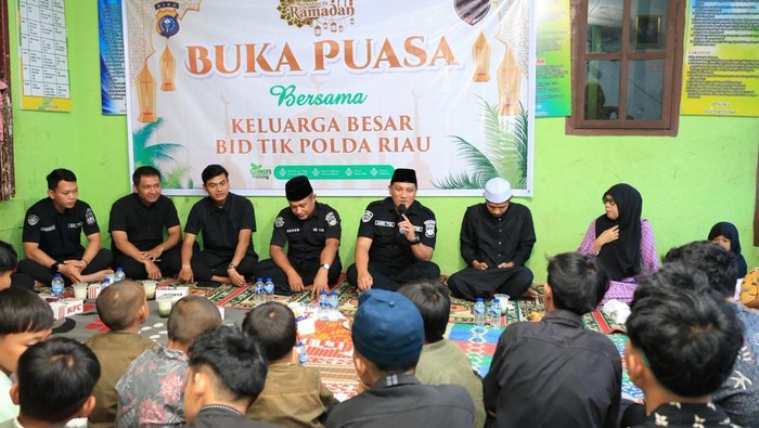 Polda Riau Buka Puasa Bareng Anak Panti Sambil Kenalkan Green Policing - Update 1
