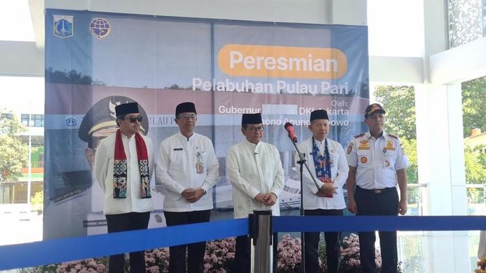 Gubernur DKI Jakarta Pramono Anung meresmikan revitalisasi dermaga di Pulau Pari, Kepulauan Seribu, Jumat (13/3/2026).