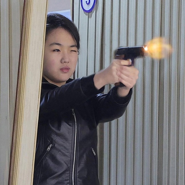 Putri Kim Jong Un Tampil Percaya Diri di Arena Tembak
