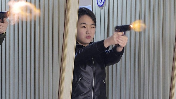 Putri Kim Jong Un Tampil Percaya Diri di Arena Tembak