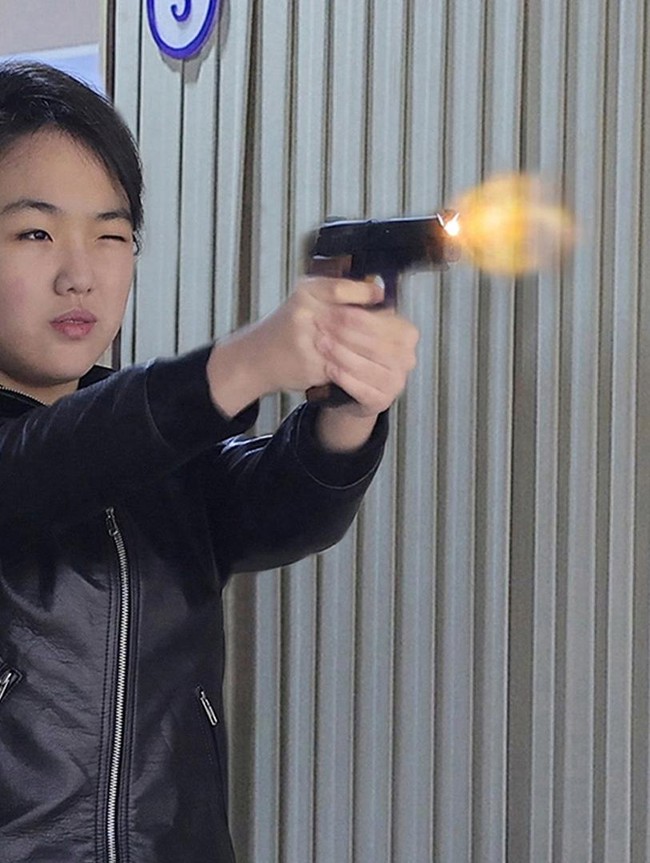 Putri Kim Jong Un Tampil Percaya Diri di Arena Tembak