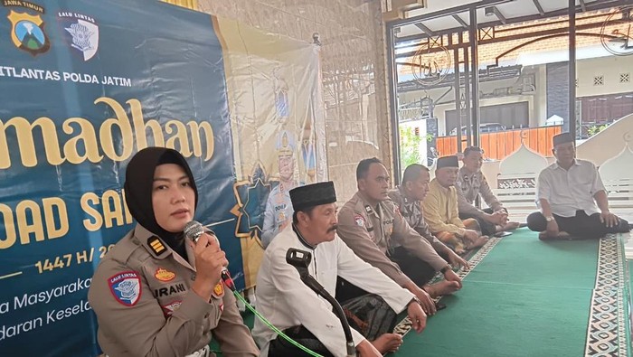 Ramadan Road Safety yang digelar Ditlantas Polda Jatim di Sidoarjo