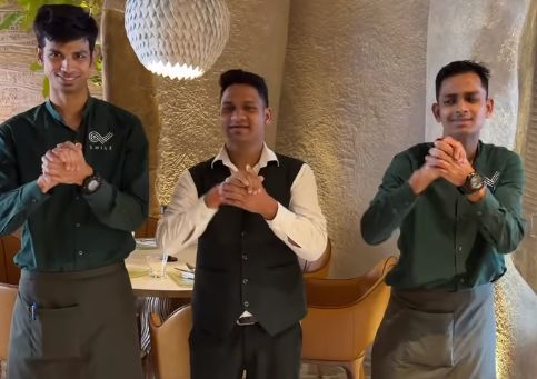 Keren! Restoran Ini Pekerjakan Tuna Rungu sebagai Pelayan