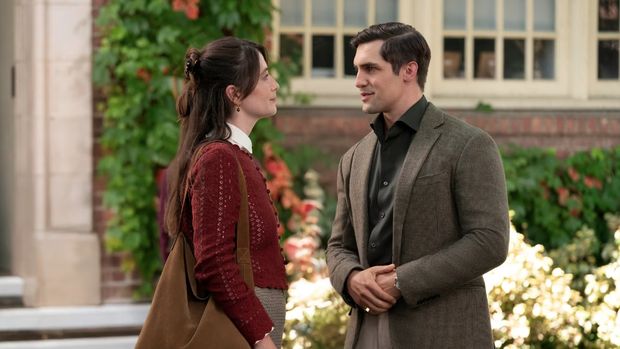 Charly Clive dan Phil Dunster di Rooster (2026).