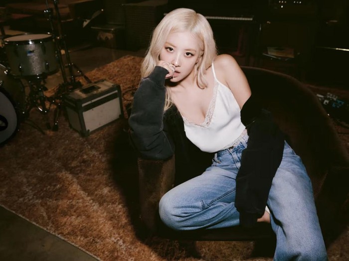 Gaya Rose BLACKPINK jadi global ambassador Levis.