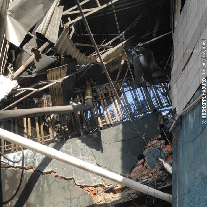Ruko hingga rumah tinggal di Tambora, Jakarta Barat terbakar sejak dini hari tadi. Sejumlah petugas dan warga terluka akibat kebakaran. (dok Damkar Jakbar)