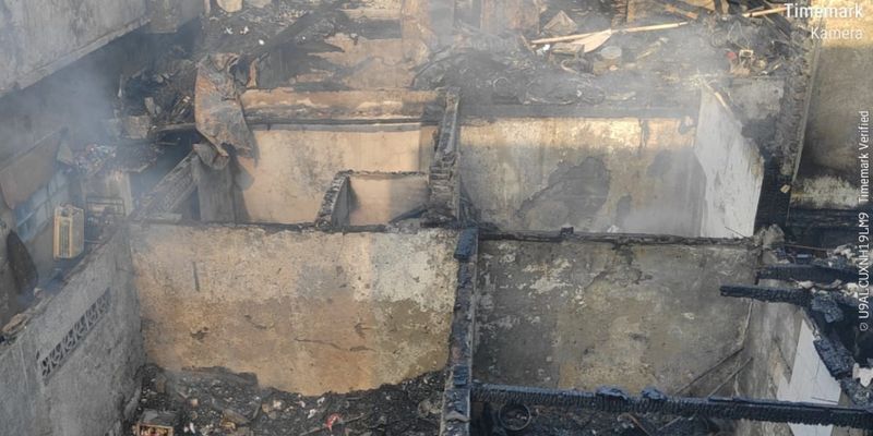 Ruko hingga rumah tinggal di Tambora, Jakarta Barat terbakar sejak dini hari tadi. Sejumlah petugas dan warga terluka akibat kebakaran. (dok Damkar Jakbar)