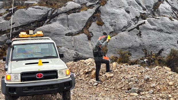 Satgas Operasi Damai Cartenz melakukan olah TKP penembakan karyawan PT Freeport di area Grasberg, Tembagapura, Kabupaten Mimika.