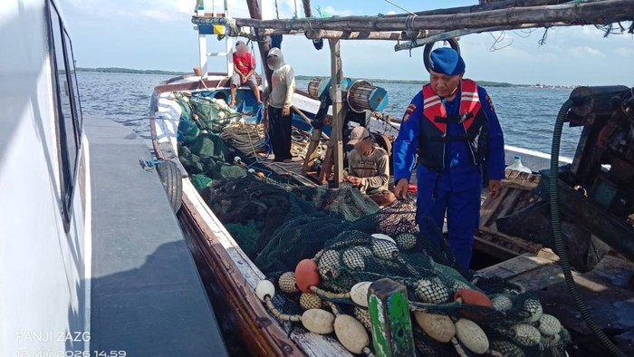 Satpolairud Polres Pasuruan Kota amankan nelayan yang pakai trawl