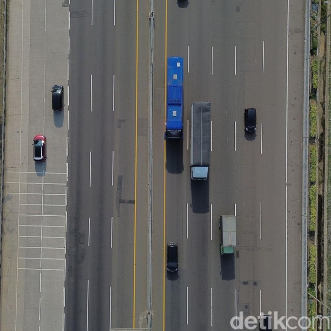 Sepekan Jelang Lebaran, Tol Cikampek Masih Lancar