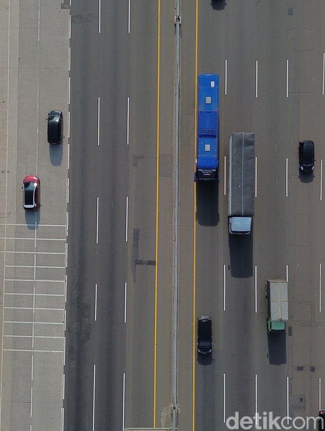 Sepekan Jelang Lebaran, Tol Cikampek Masih Lancar
