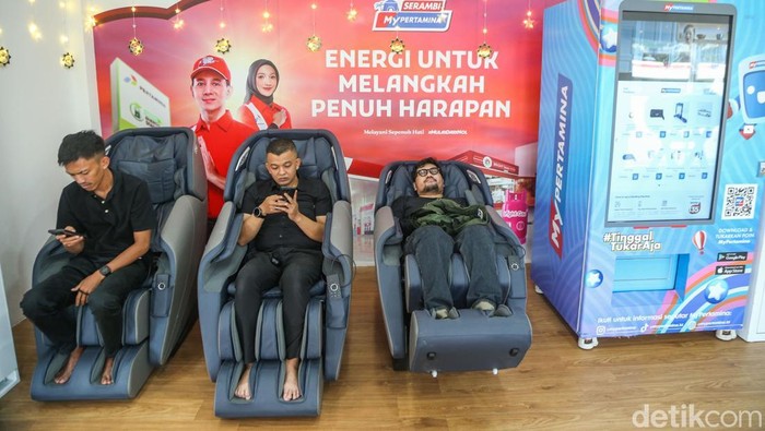 Fasilitas Serambi MyPertamina hadir untuk memberikan kenyamanan bagi para pemudik di Rest Area KM 57 Tol Jakarta–Cikampek. Berbagai layanan dan fasilitas disediakan untuk membantu pengunjung beristirahat sejenak selama perjalanan mudik Lebaran.