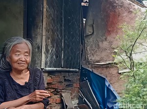 Tak Pernah Absen Salat ke Musala Walau Dunia Siti Gelap Gulita