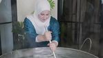 Gokil! Tasyi Athasyia Bikin Ketupat Megalodon Pakai Lauk Semur