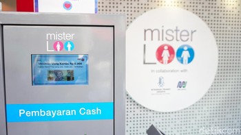 Fasilitas smart toilet tersebut berada di dekat pintu masuk Stasiun Sudirman, tepat di samping pos polisi. Lokasi ini dinilai strategis karena berada di kawasan yang dipenuhi kafe, ruang publik, serta jalur perpindahan moda transportasi bagi para komuter.