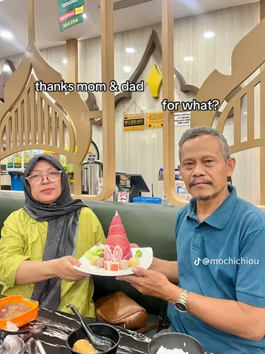 Viral di TikTok, seorang wanita ungkap nama unik empat saudara yang diambil dari merek mobil: Volvo, Nissan, Audi, dan Mercedes. Nama ini langsung jadi sorotan.