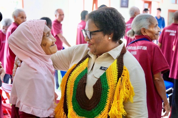 Wamendagri Kunjungi Panti Jompo di Jayapura, Serap Aspirasi Para Penghuni: Suara dari Generasi Emas yang Diperlukan Negara