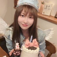 Wajah Aktris Cantik Ini Terbaka Gara-gara Tren Tiup Kue Ulang Tahun TikTok