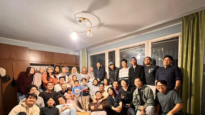 Wilda bersama kawan tanah air lain di Polandia