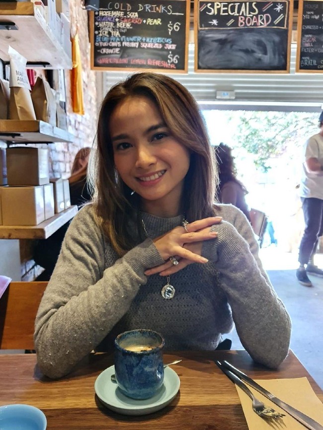 Hobi Kulineran, Acha Septriasa Jajan Siomay hingga Omakase Kopi