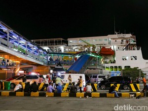 Pelabuhan Merak Lebih Ramai Pemudik di Malam Hari, Polisi Antisipasi Kepadatan