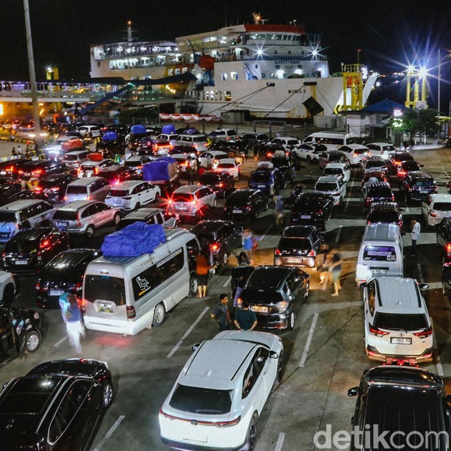 Arus Mudik Mulai Terasa di Pelabuhan Merak