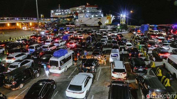Arus Mudik Mulai Terasa di Pelabuhan Merak