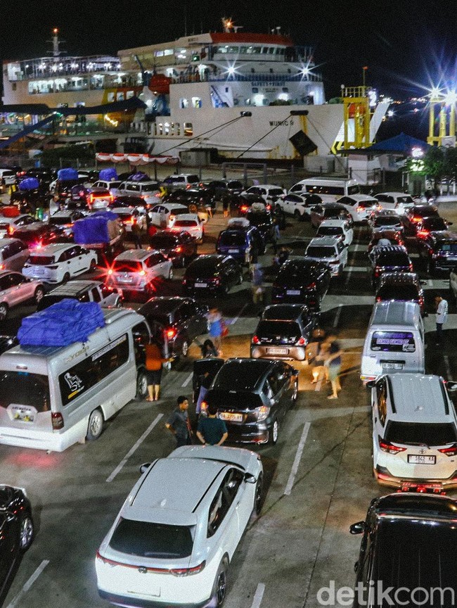 Arus Mudik Mulai Terasa di Pelabuhan Merak