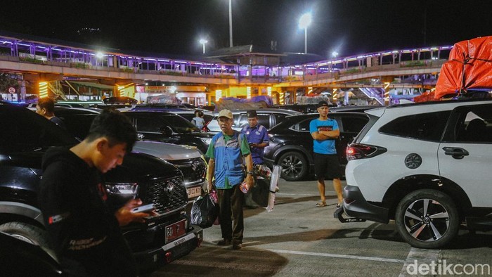 Arus mudik mulai terasa di Pelabuhan Merak, Banten. Pada pantauan hari Sabtu (14/3/2026), pemudik mulai berdatangan ke pelabuhan.