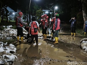 Perumahan Dinar Indah Semarang Diterjang Banjir Malam Ini