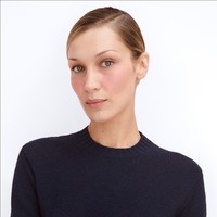 Bella Hadid Jadi Global Ambassador Pertama Prada Beauty