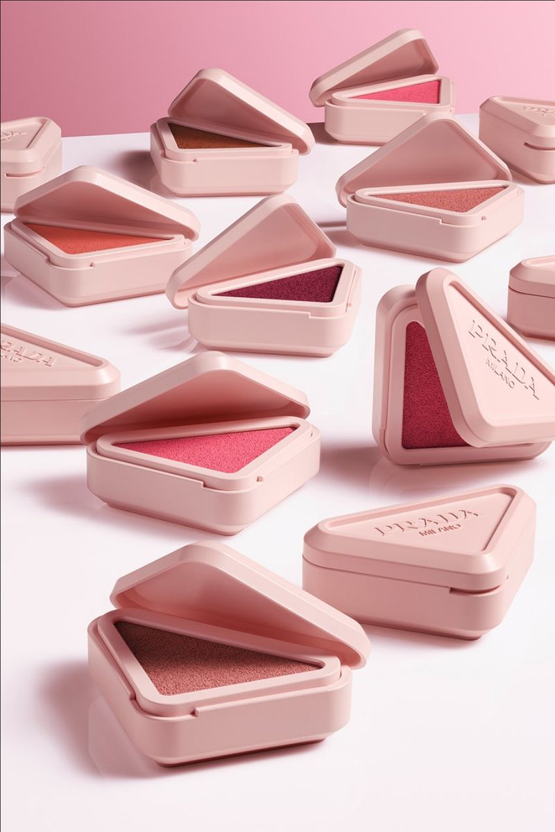 Bella Hadid Jadi Brand Ambassador Pertama Prada Beauty.