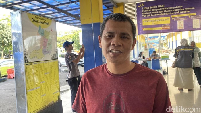 Dedi (50) sopir bus di Sukabumi